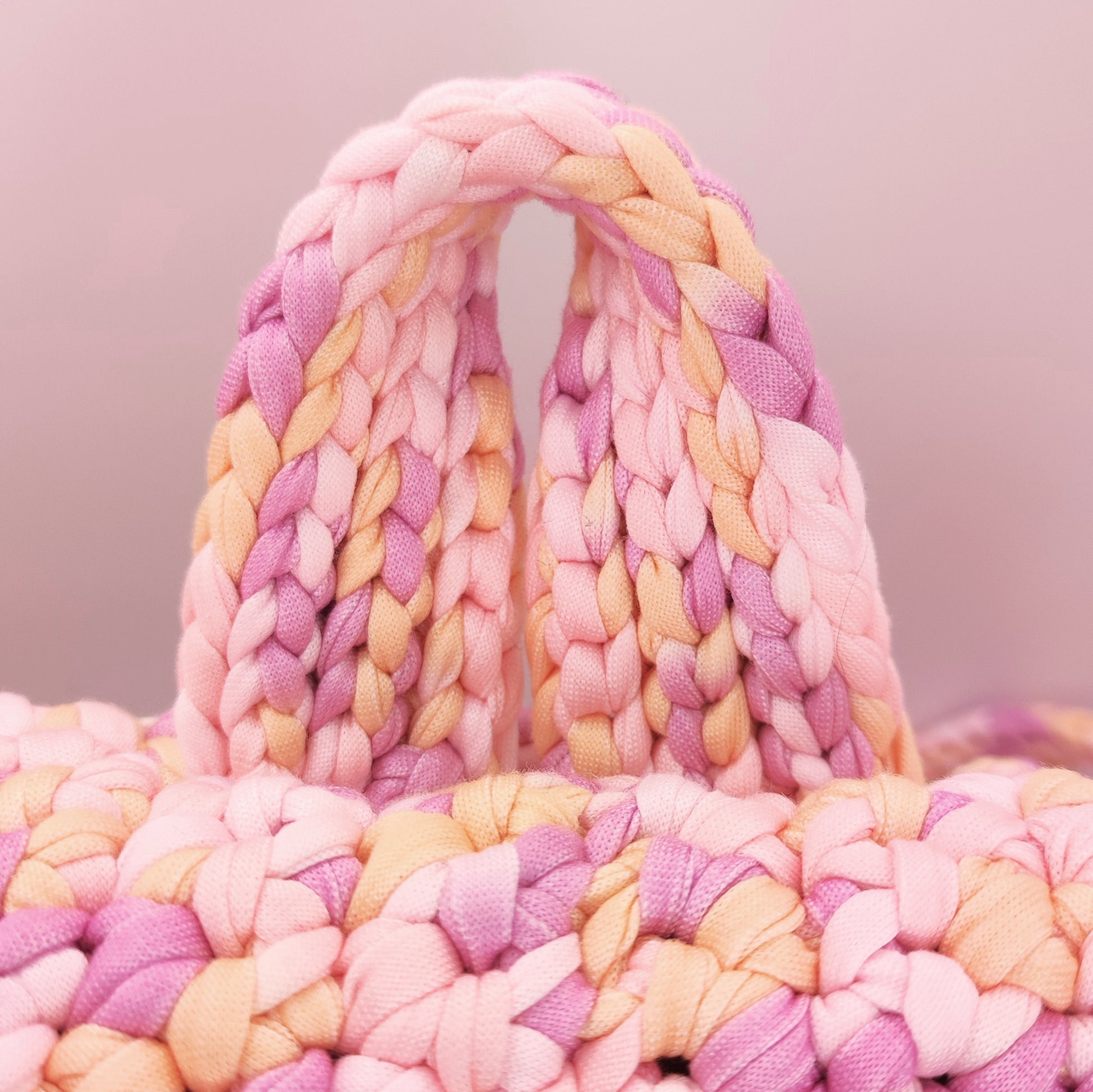 Rucksack_rosa_Regenbogen_Details_Aufheanger