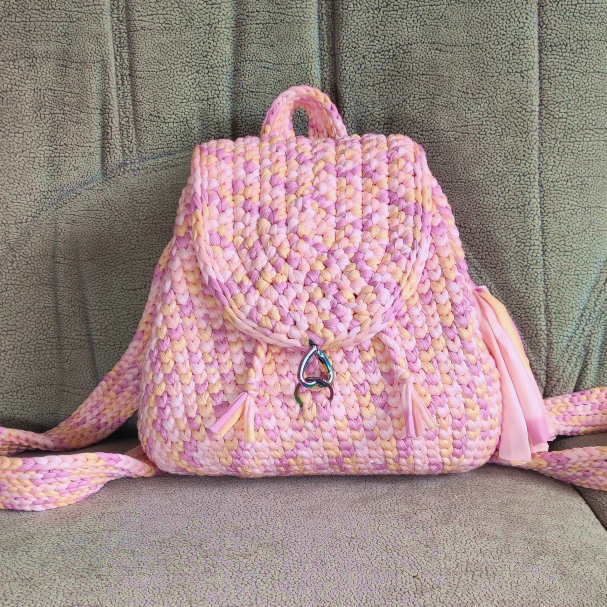 Rucksack_rosa_Regenbogen_front