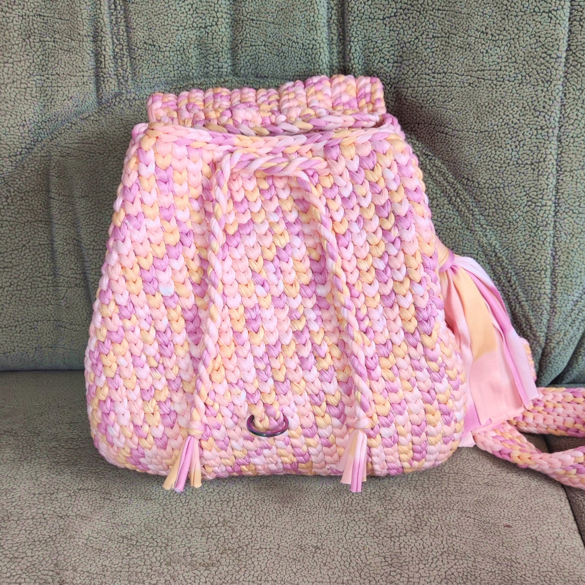Rucksack_rosa_Regenbogen_front_OhneKlappe