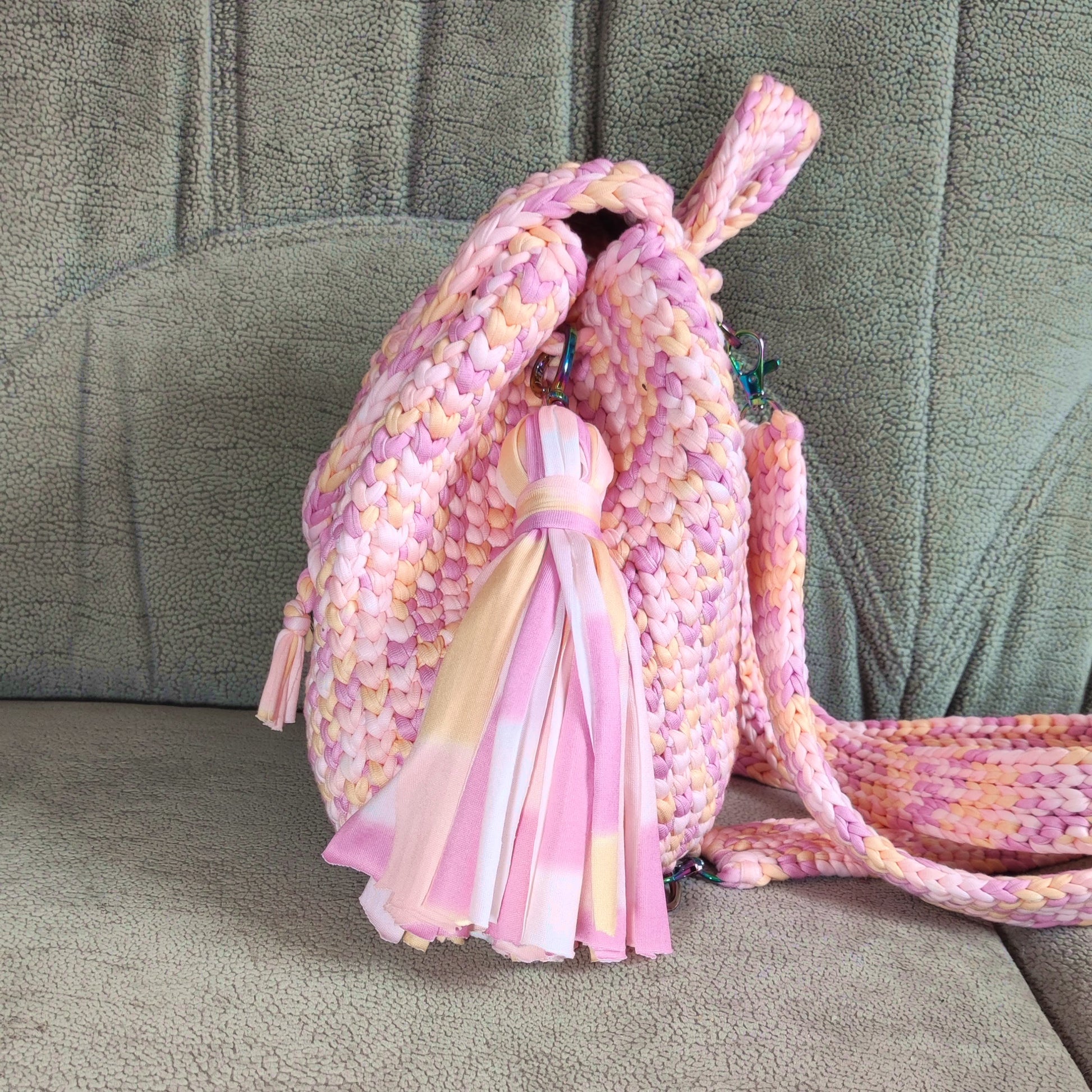 Rucksack_rosa_Regenbogen_seite