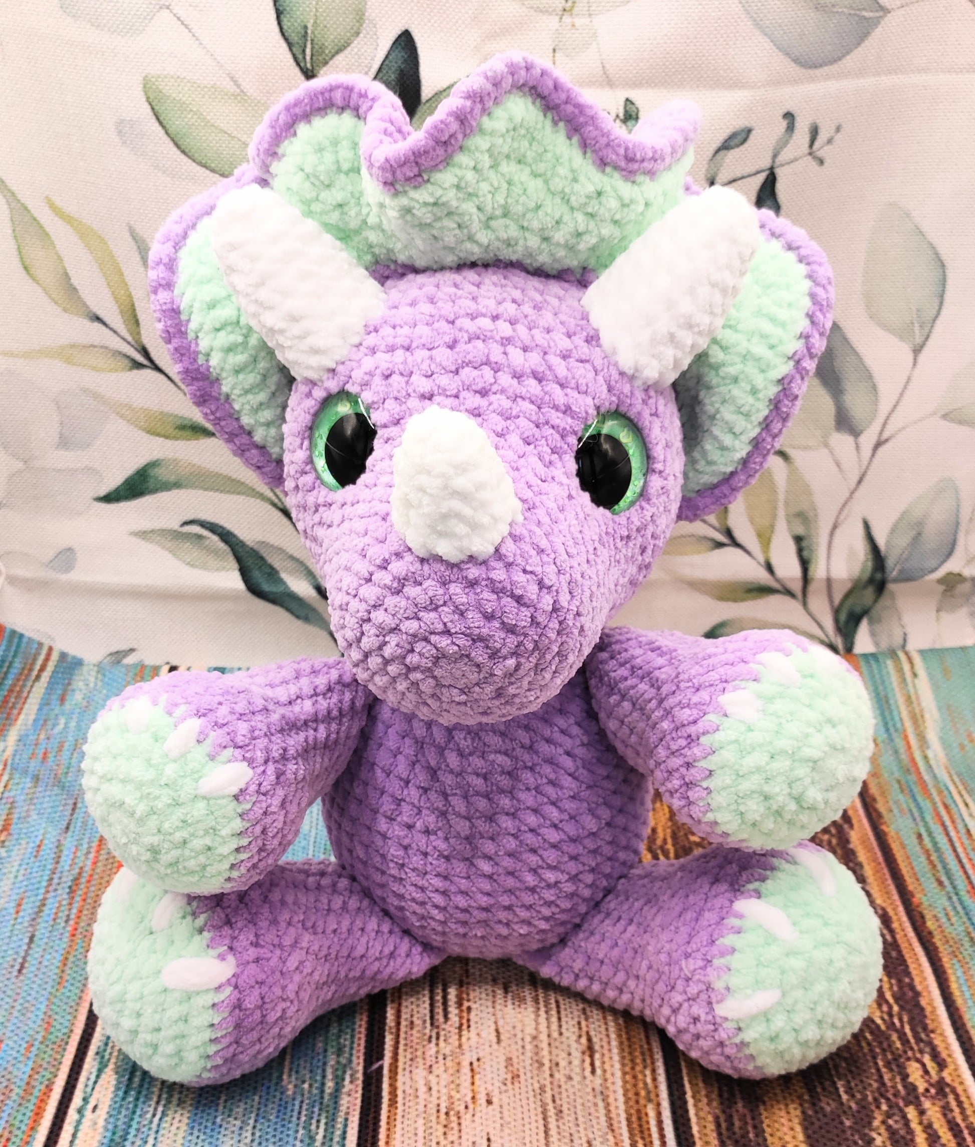 Triceratops_Kuscheltier_Lila_Mint_Front2