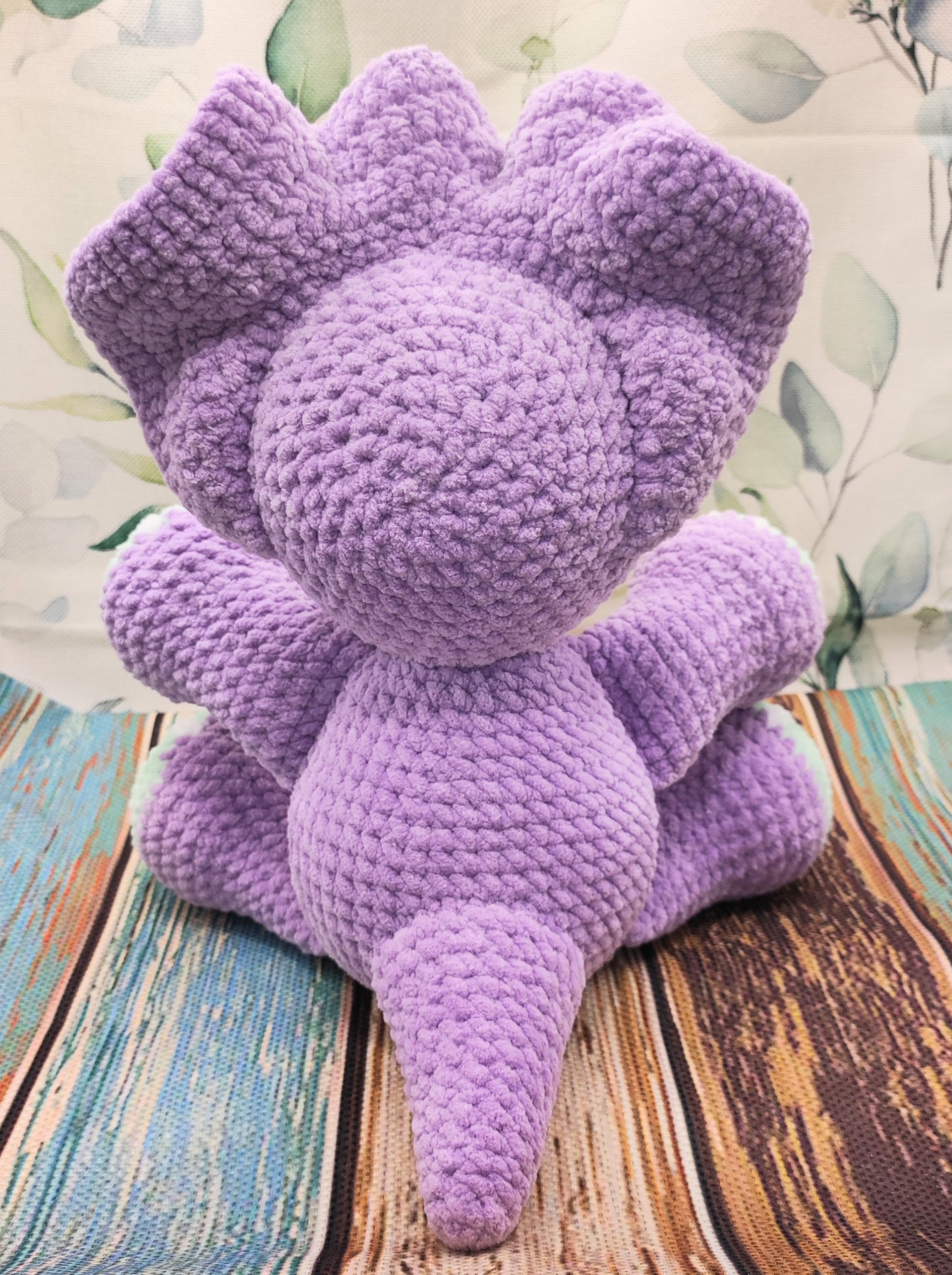 Triceratops_Kuscheltier_Lila_Mint_back