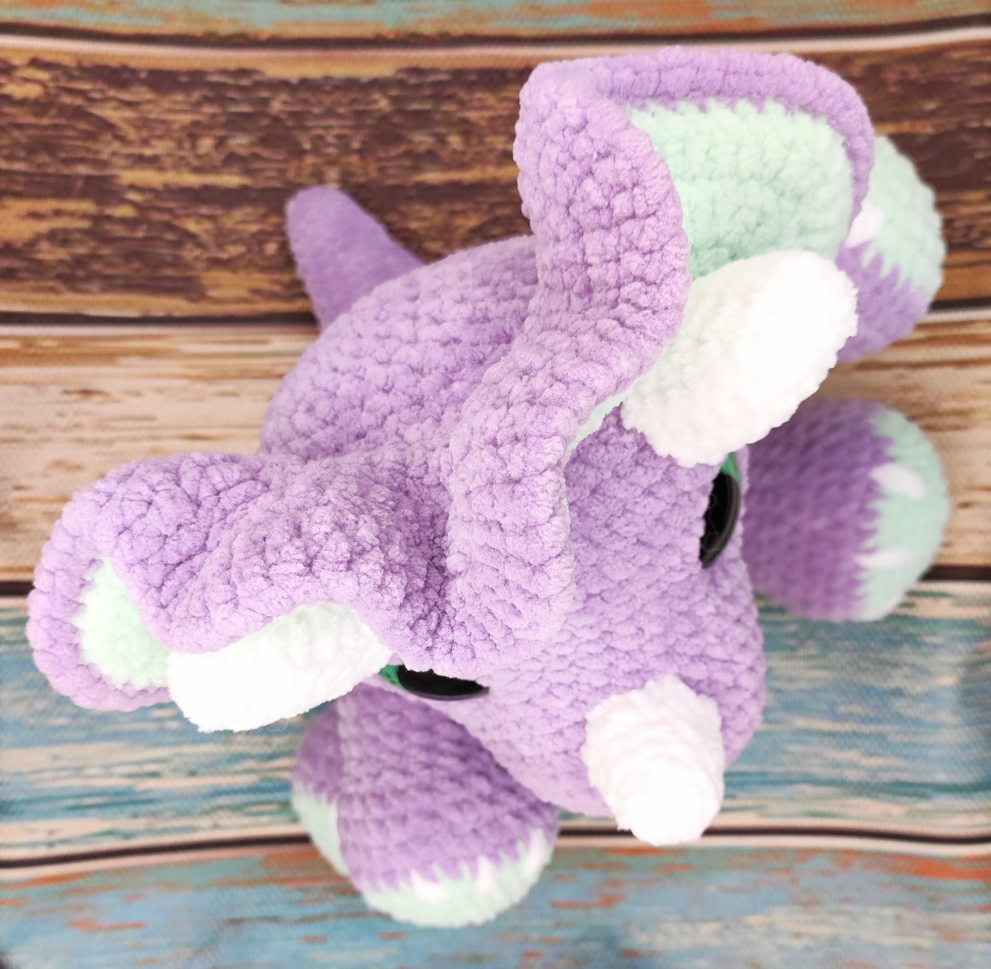 Triceratops_Kuscheltier_Lila_Mint_drauf