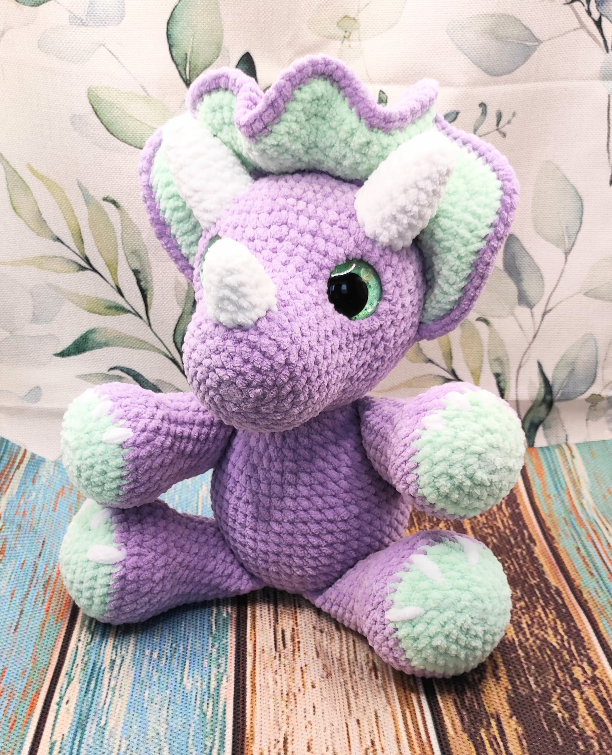 Triceratops_Kuscheltier_Lila_Mint_quer