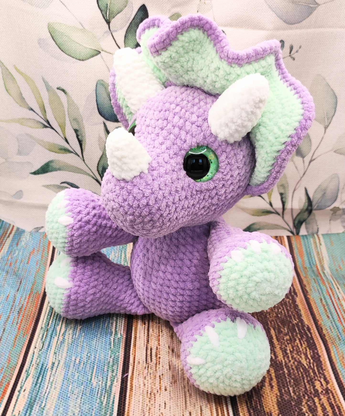 Triceratops_Kuscheltier_Lila_Mint_quer2