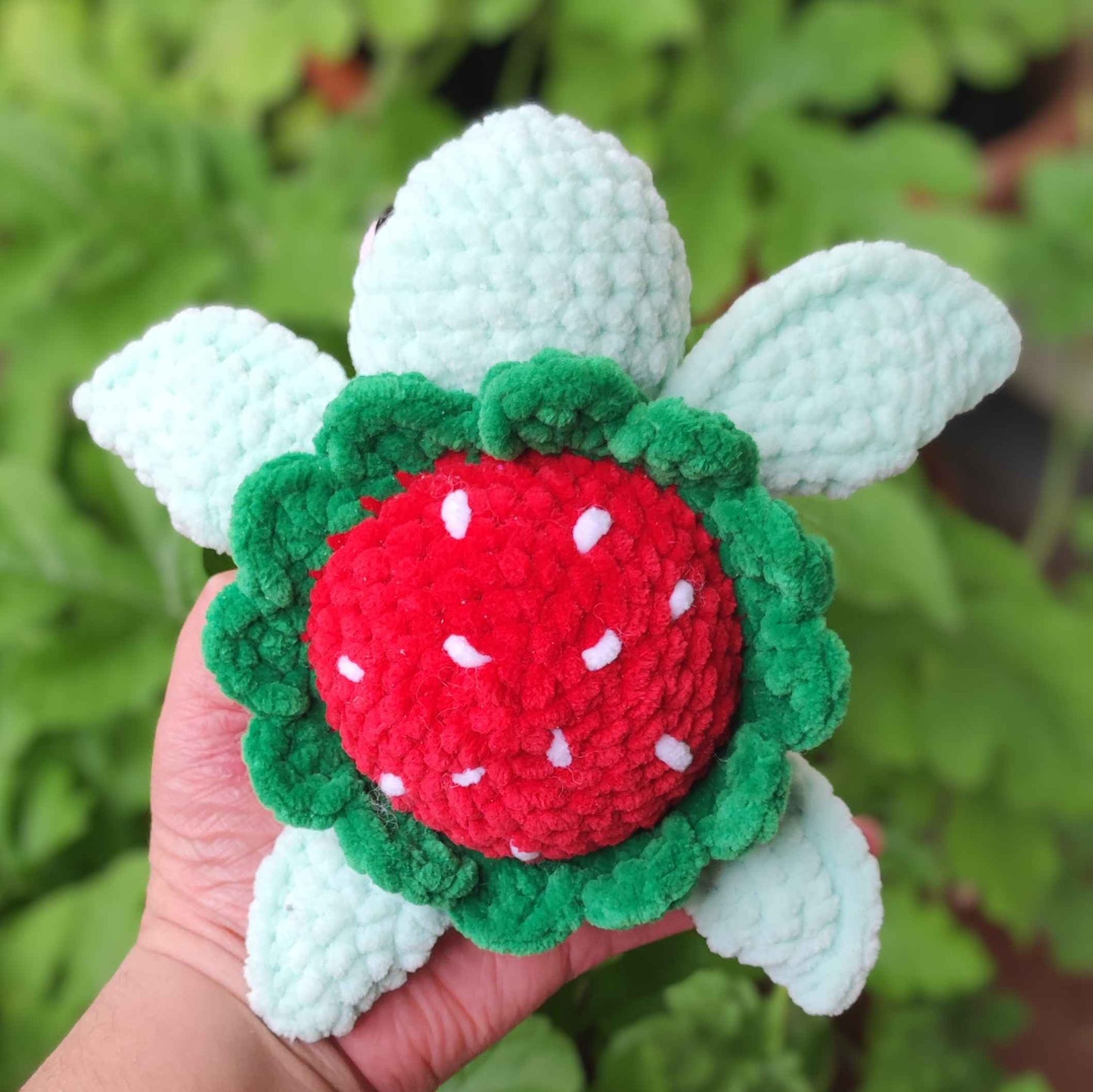 baby_schildkroete_kuscheltier_erdbeer_drauf