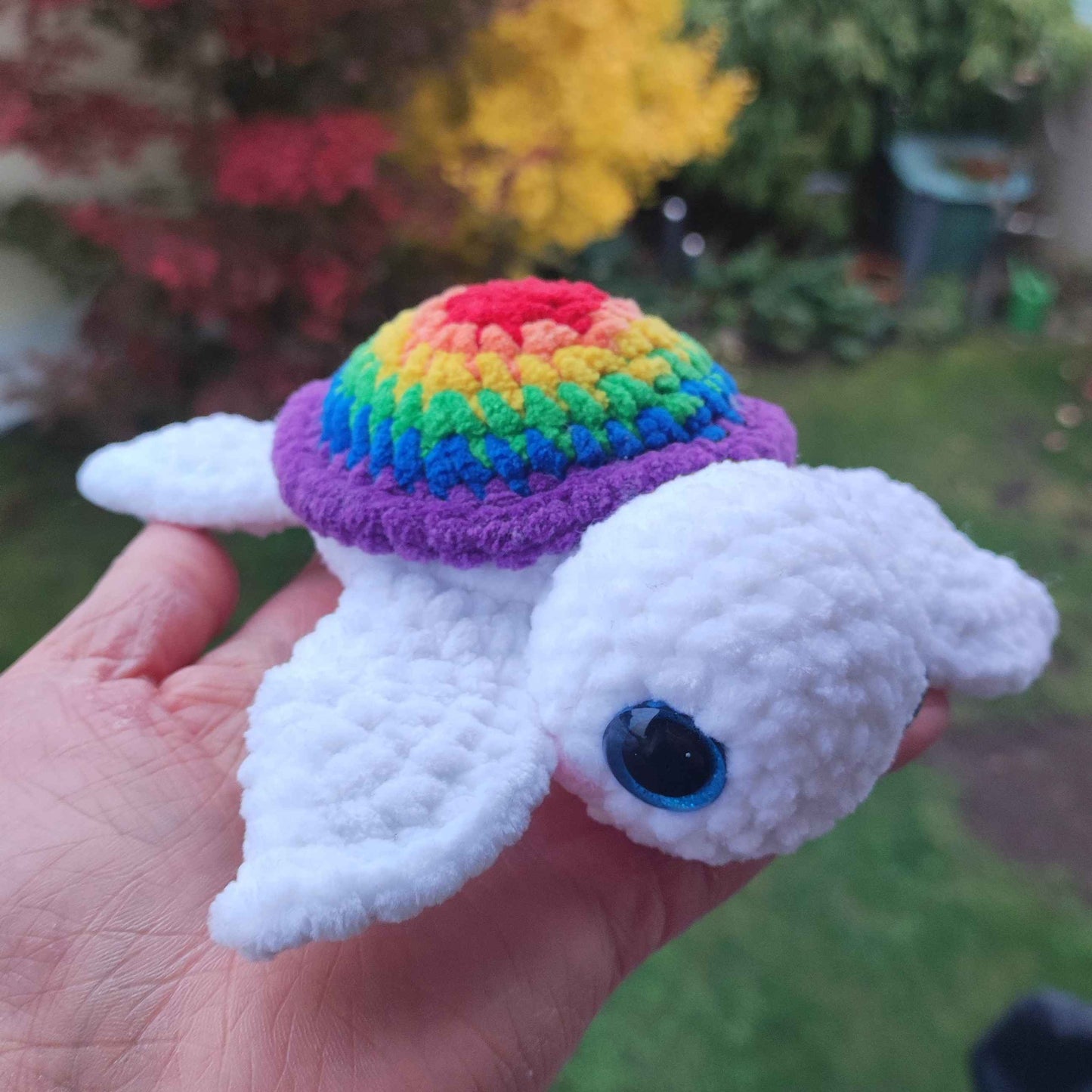 baby_schildkroete_kuscheltier_regenbogen_schraeg