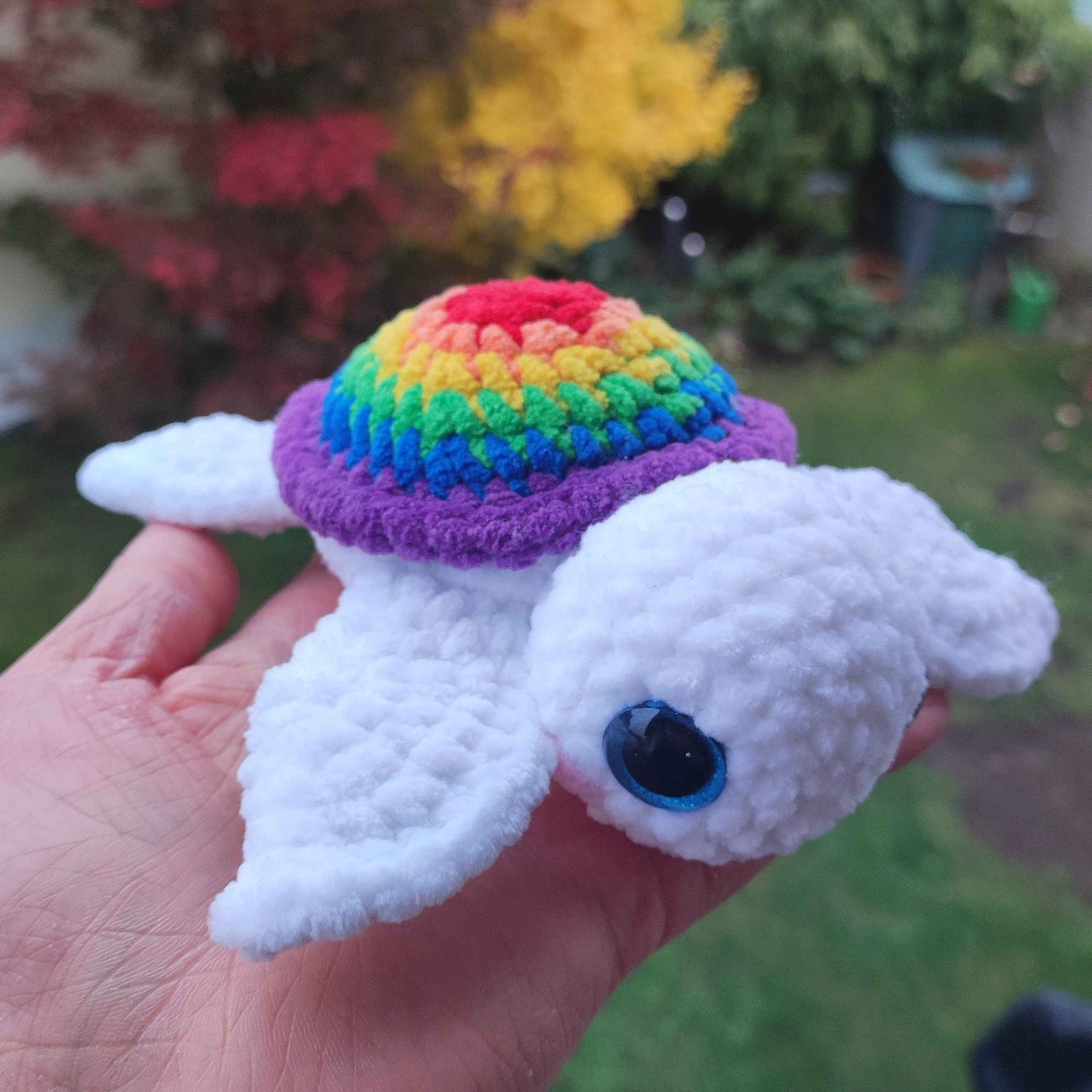 baby_schildkroete_kuscheltier_regenbogen_schraeg