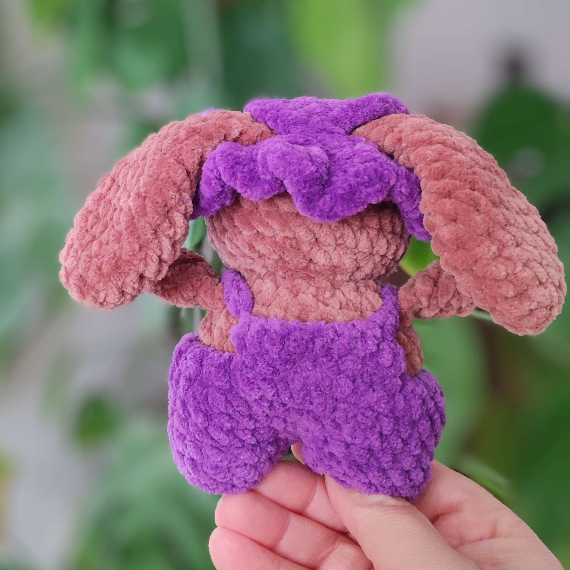 kleines_häschen_kuscheltier_lila_hinten
