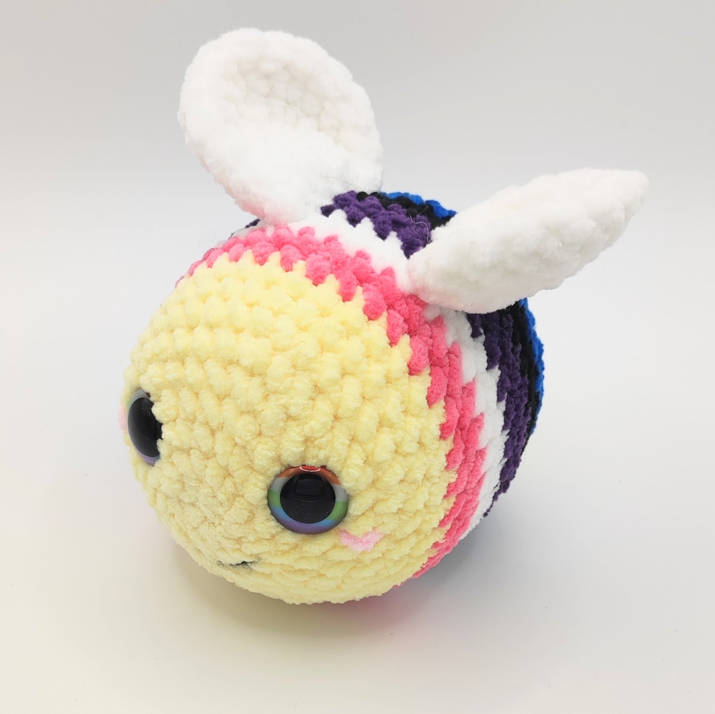 pride_bees_kuscheltier_genderfluid_quer