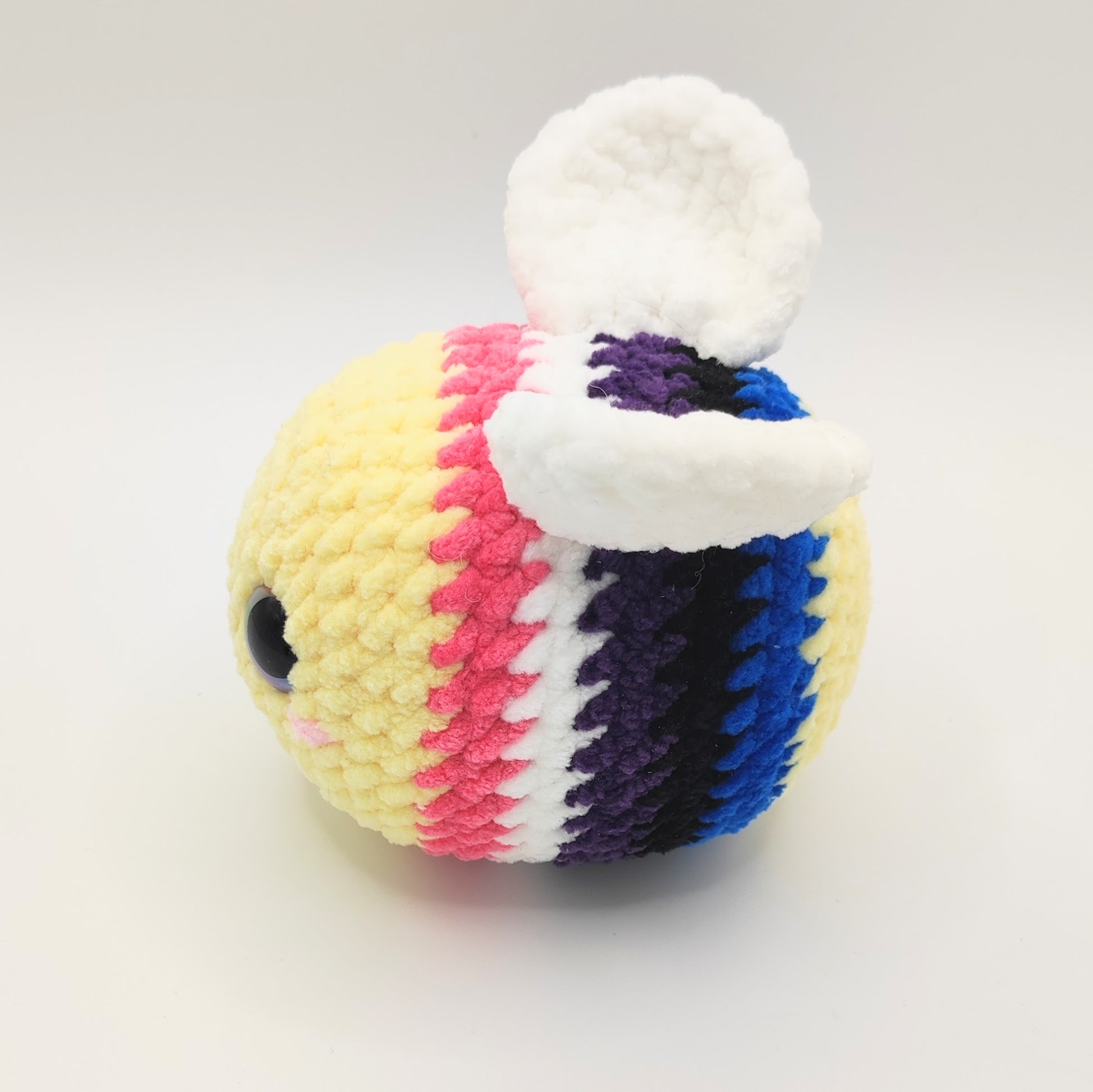 pride_bees_kuscheltier_genderfluid_side