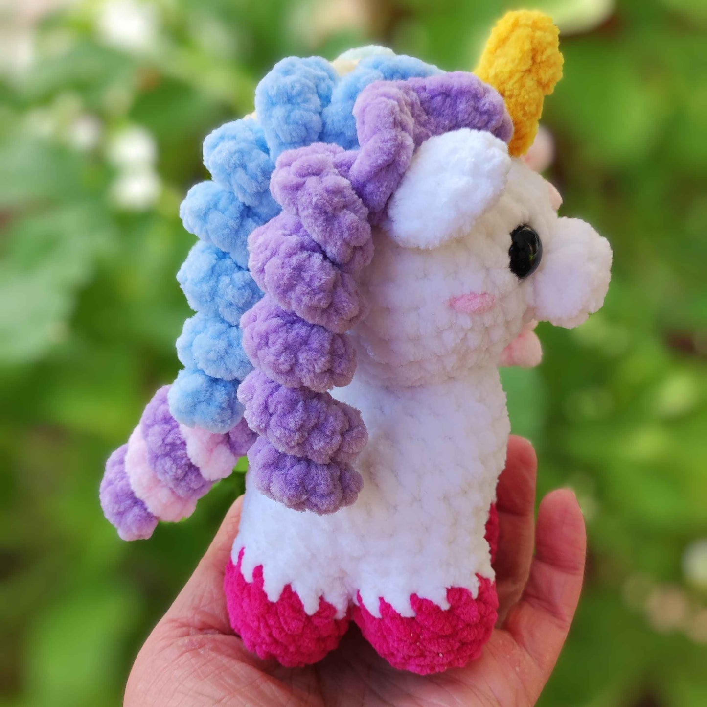 regenbogen_einhorn_kuscheltier_regenbogen_seite