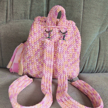 Rucksack_rosa_Regenbogen_hinten