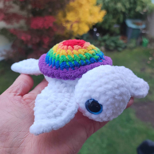baby_schildkroete_kuscheltier_regenbogen_schraeg