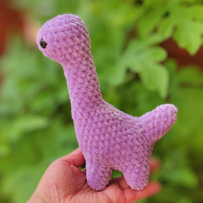 langhals_dino_kuscheltier_lila_seite