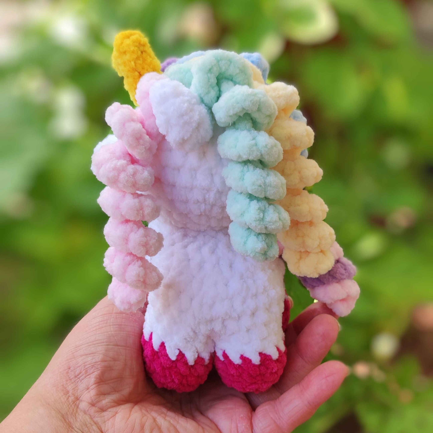 regenbogen_einhorn_kuscheltier_regenbogen_hinten2